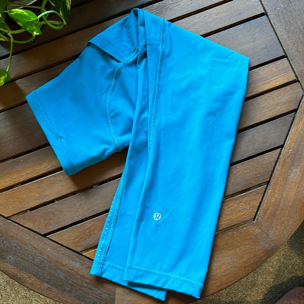 Lululemon cropped leggings, blue, size 6.